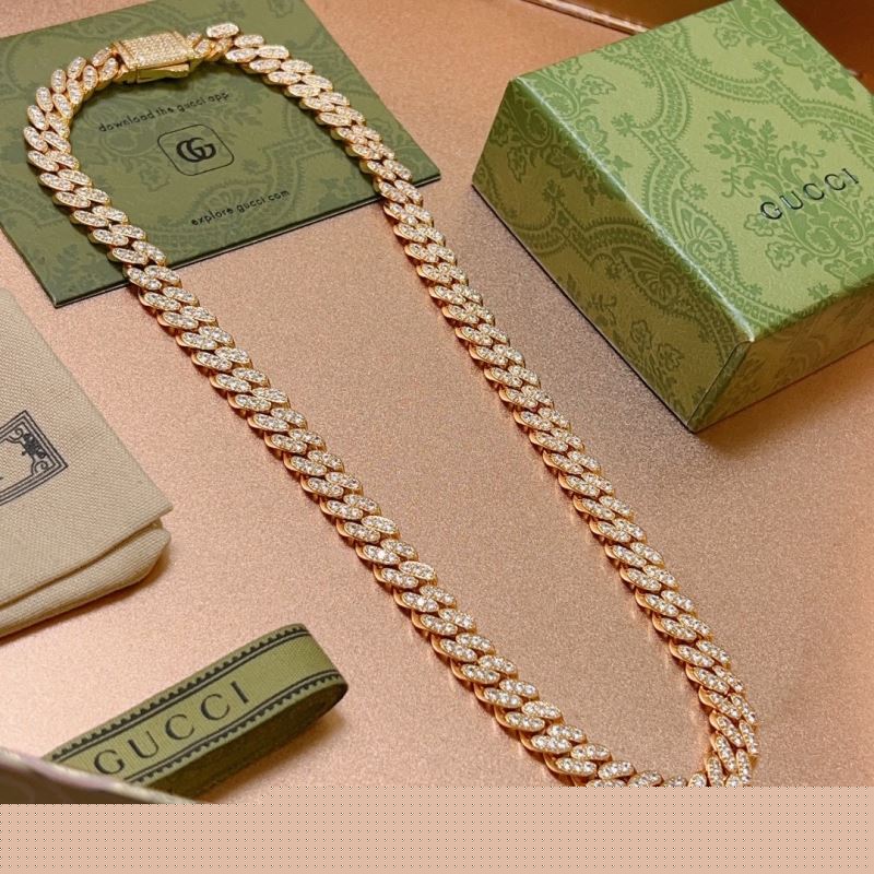 G*u*i necklaces